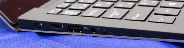 右側面には電源コネクタ、Thunderbolt 3/USB 3.1 Type-C兼用端子、USB3.0端子、ヘッドホン出力