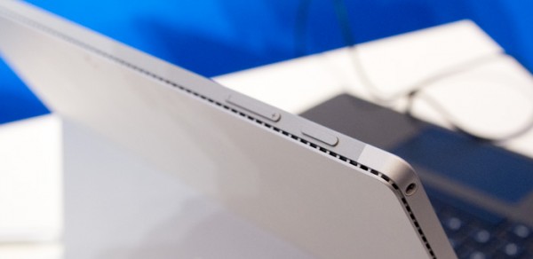 Surface Pro 4は電源ボタンが左上ですけど……