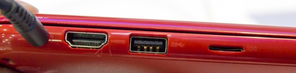右側面には電源コネクター、HDMI、USB3.0、microSDメモリーカードスロットが用意されています