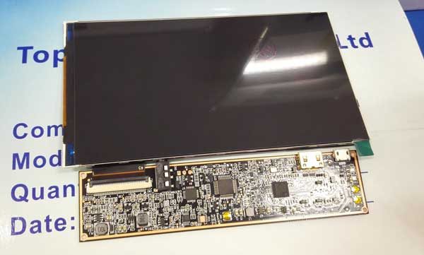 6インチのPC用 DIY液晶ディスプレイ。解像度は256×1440ドット。これ、WQHDでのベンチマークにすごく便利！