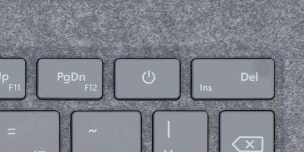 Surface Laptopの電源ボタン