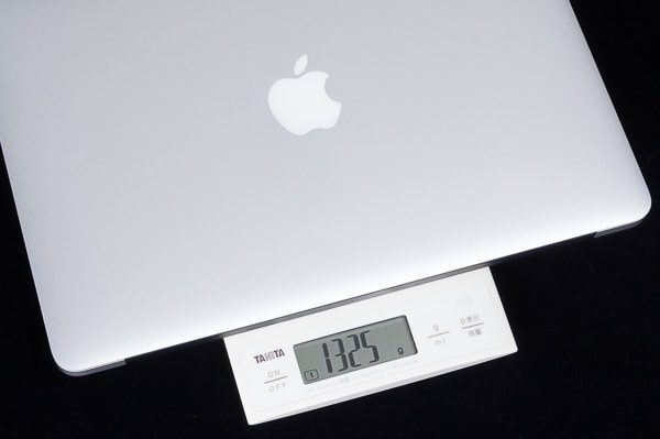 MacBook Air 13インチモデルの重量