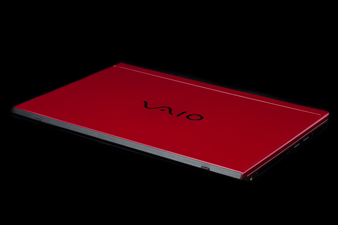 VAIO S11 | RED EDITION　ツートンカラー