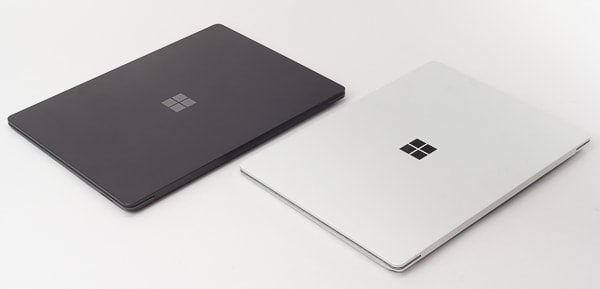 Surface Laptop 2 ブラックとプラチナ