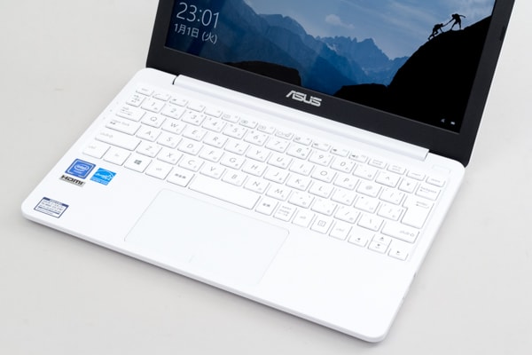 ASUS VivoBook E203MA-4000 レビュー：激安なのにけっこう使える小さなモバイルノートPC | こまめブログ