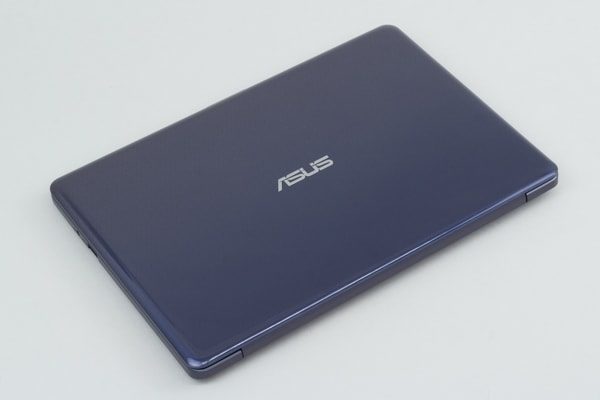 ASUS VivoBook W203MA 本体カラー