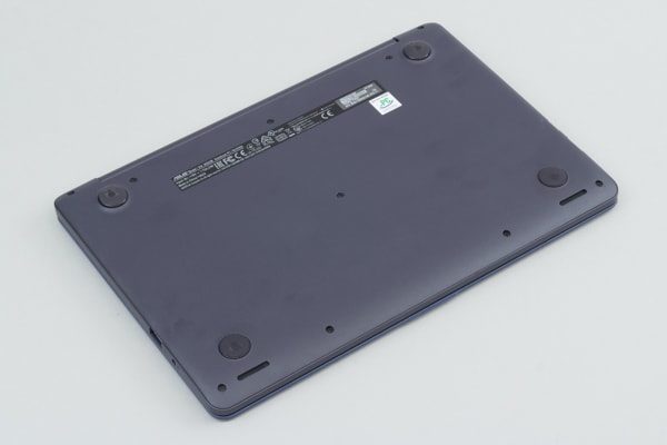 ASUS VivoBook W203MA 底面部
