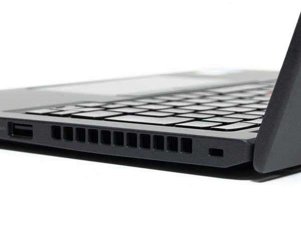 ThinkPad X13 Gen 2 排気口