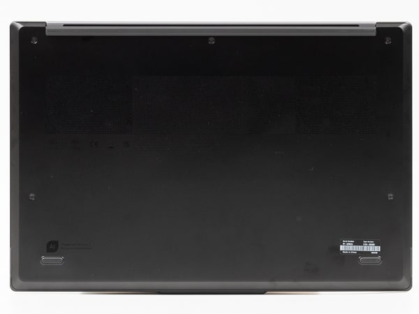 ThinkPad Z16　底面